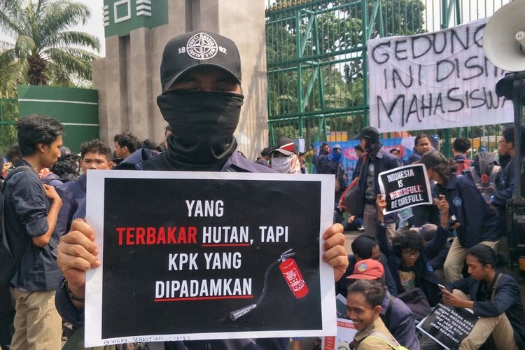 Surat Kaleng Beredar! Bahwa Pegawai KPK Ikut Demonstrasi Mahasiswa